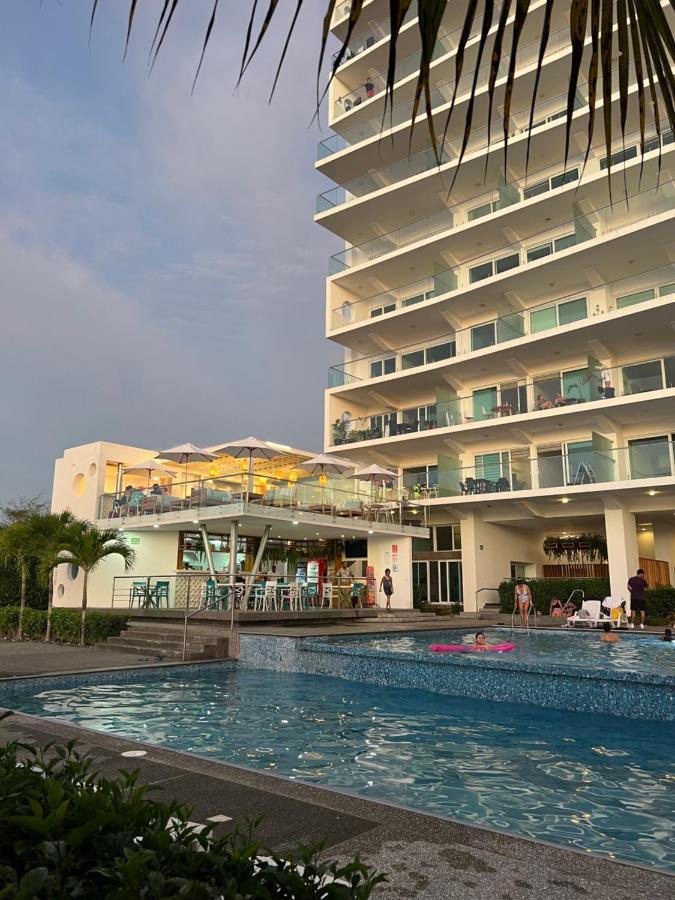 Resort Playa Azul Departamentos Frente Al Mar Tonsupa Extérieur photo
